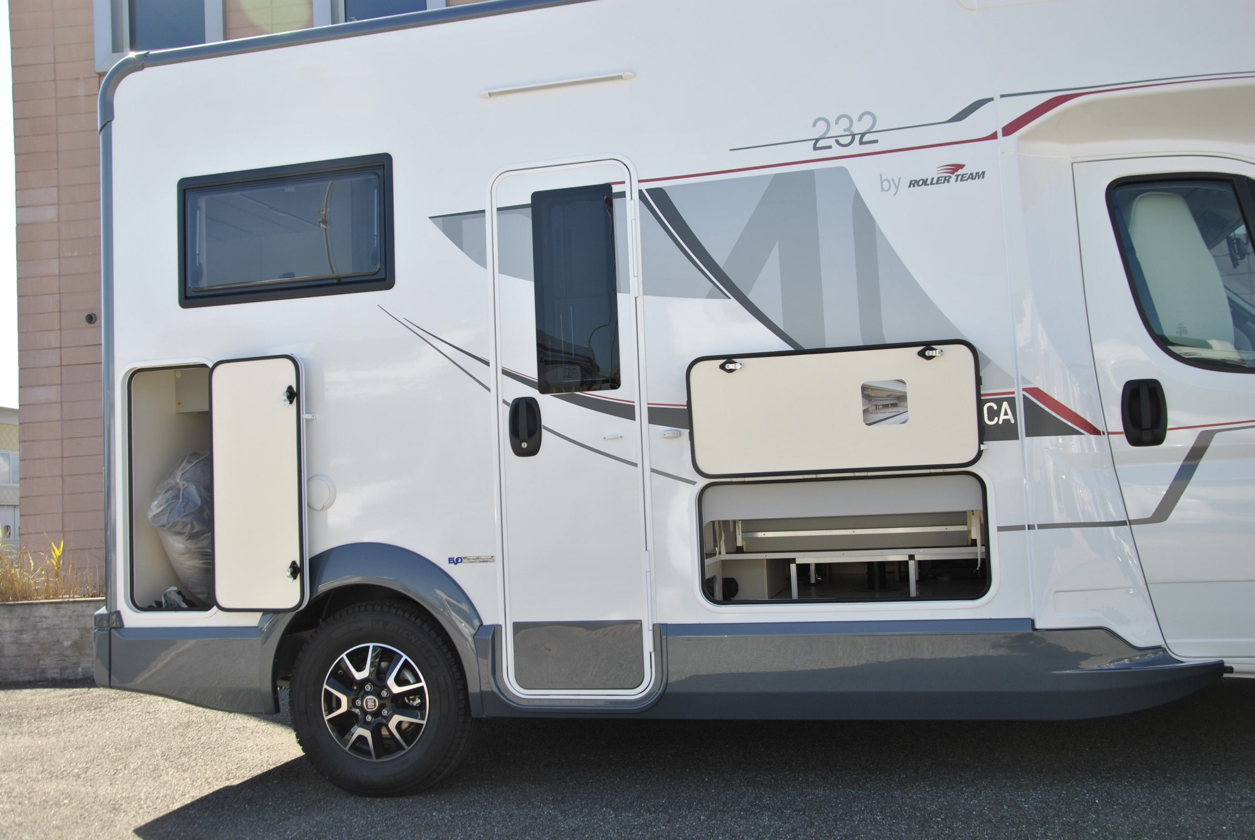 Camper Semintegrale None Roller Team Triaca 232 TL Caravanbacci