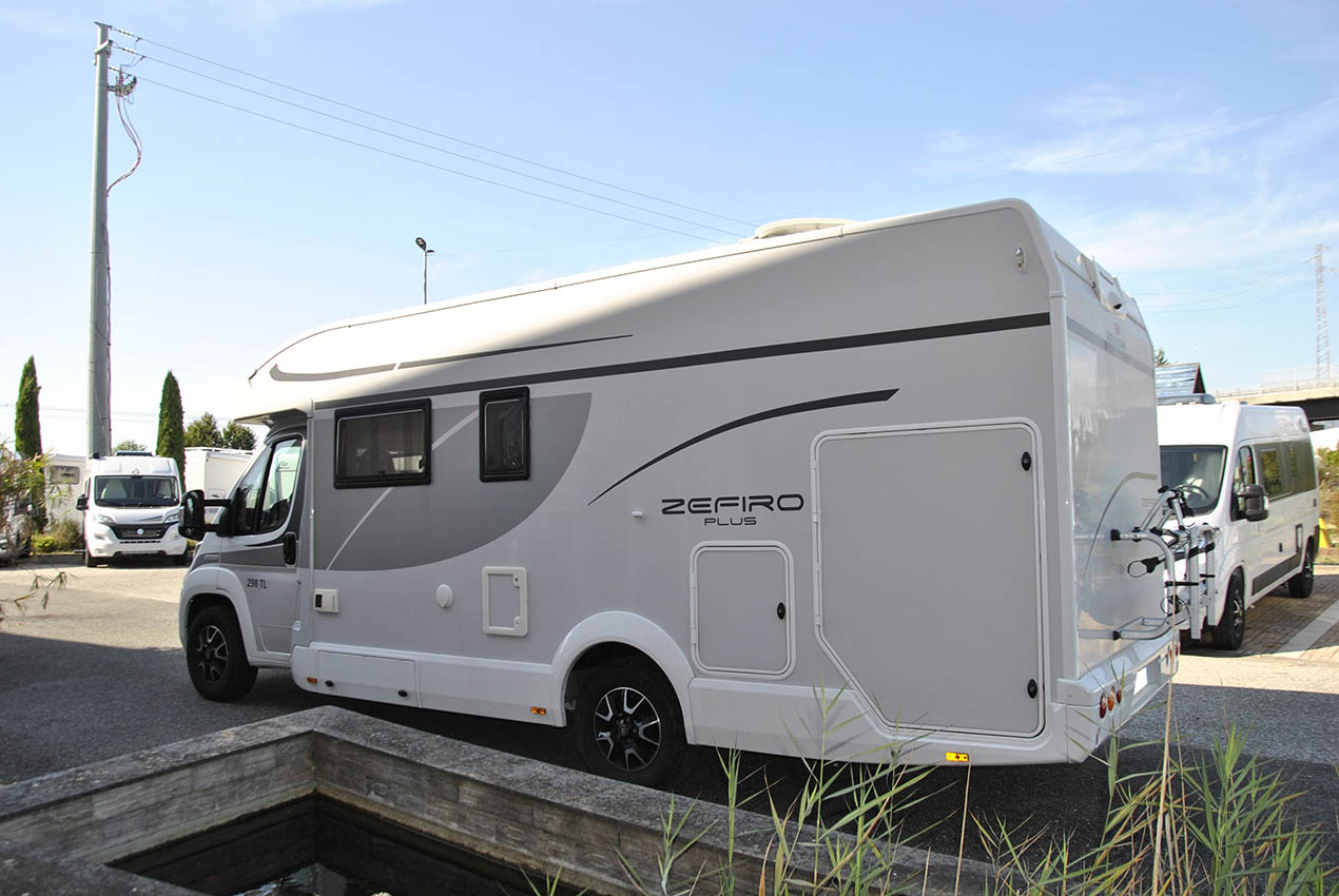 Camper Semintegrale Usato Roller Team Zefiro Tl Plus Caravanbacci