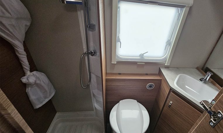 knaus-sport500kd-caravanbacci