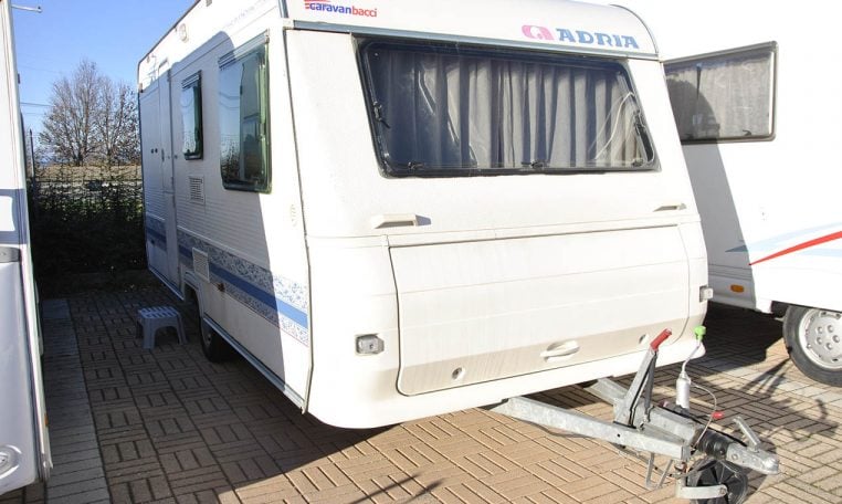 adria-unica461db-caravanbacci