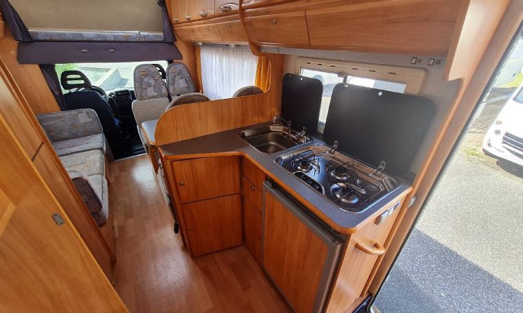 adria-coral670dk-caravanbacci