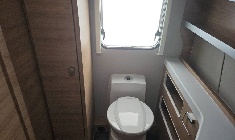 knaus-sudwind650pxb-caravanbacci