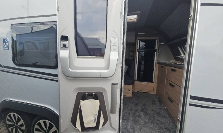 knaus-sudwind650pxb-caravanbacci